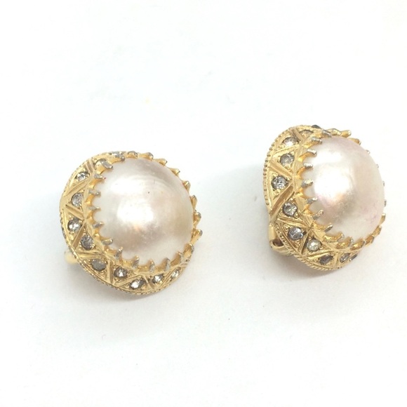 VINTAGE NETTIE ROSENSTEIN CLIP ON EARRINGS FAUX PEARL RHINESTONES GOLD TONE - Picture 5 of 17
